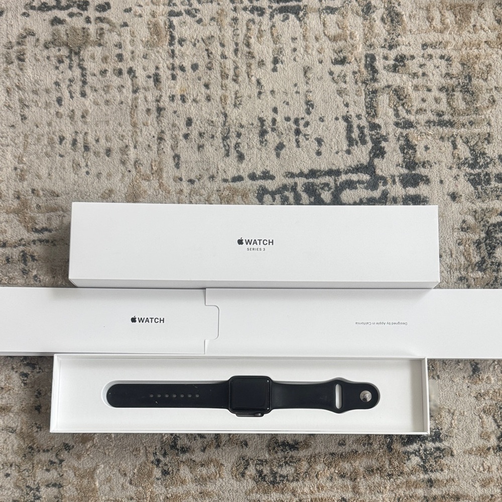 Apple Watch Series 3 - Black Band